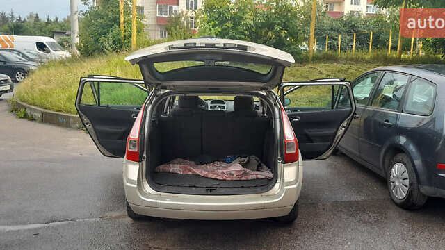 Бежевый Рено Меган, объемом двигателя 1.6 л и пробегом 370 тыс. км за 4000 $, фото 4 на Automoto.ua