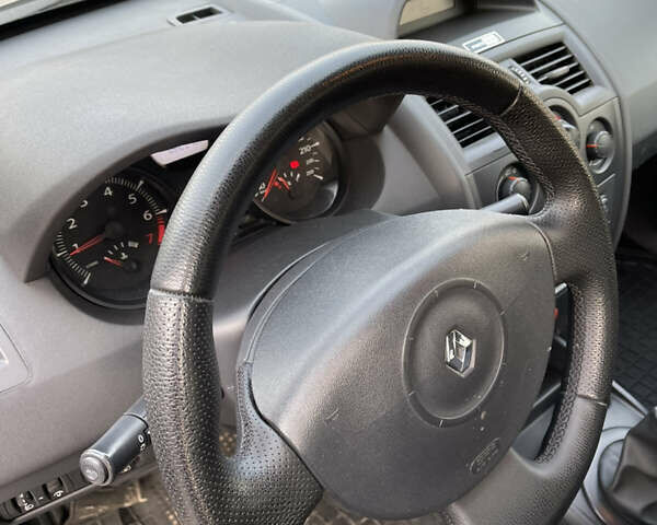 Бежевый Рено Меган, объемом двигателя 1.6 л и пробегом 289 тыс. км за 4500 $, фото 19 на Automoto.ua