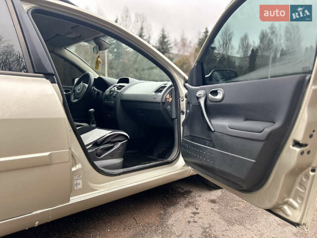 Бежевый Рено Меган, объемом двигателя 1.6 л и пробегом 248 тыс. км за 4599 $, фото 14 на Automoto.ua