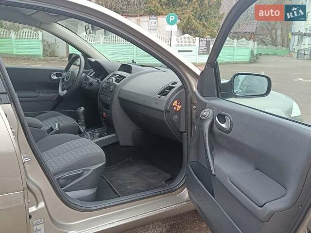 Бежевый Рено Меган, объемом двигателя 1.6 л и пробегом 234 тыс. км за 4750 $, фото 19 на Automoto.ua