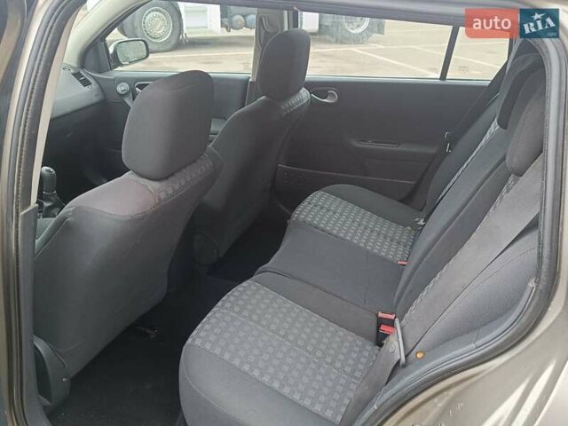 Бежевый Рено Меган, объемом двигателя 1.6 л и пробегом 234 тыс. км за 4750 $, фото 17 на Automoto.ua