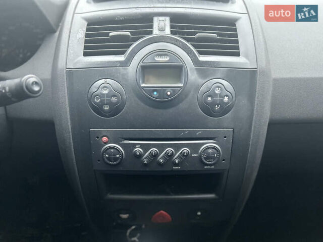 Бежевый Рено Меган, объемом двигателя 1.6 л и пробегом 248 тыс. км за 4699 $, фото 11 на Automoto.ua