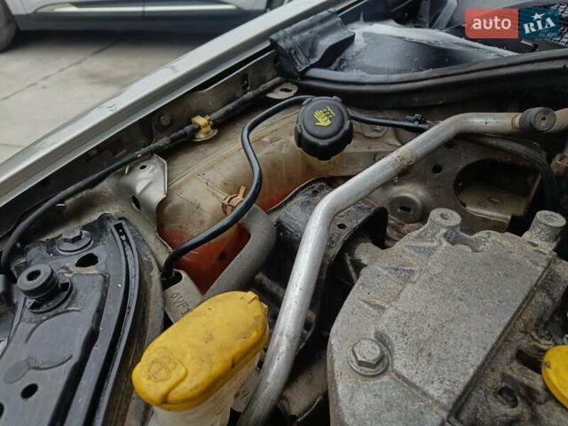 Бежевый Рено Меган, объемом двигателя 1.6 л и пробегом 234 тыс. км за 4750 $, фото 26 на Automoto.ua