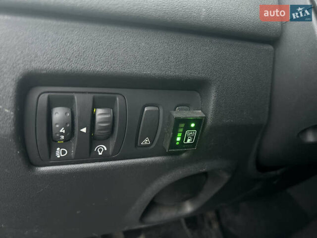 Бежевый Рено Меган, объемом двигателя 1.6 л и пробегом 248 тыс. км за 4699 $, фото 14 на Automoto.ua