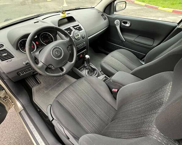 Бежевый Рено Меган, объемом двигателя 1.6 л и пробегом 274 тыс. км за 6200 $, фото 17 на Automoto.ua