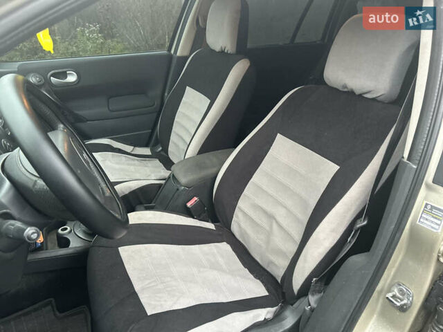 Бежевый Рено Меган, объемом двигателя 1.6 л и пробегом 248 тыс. км за 4699 $, фото 8 на Automoto.ua