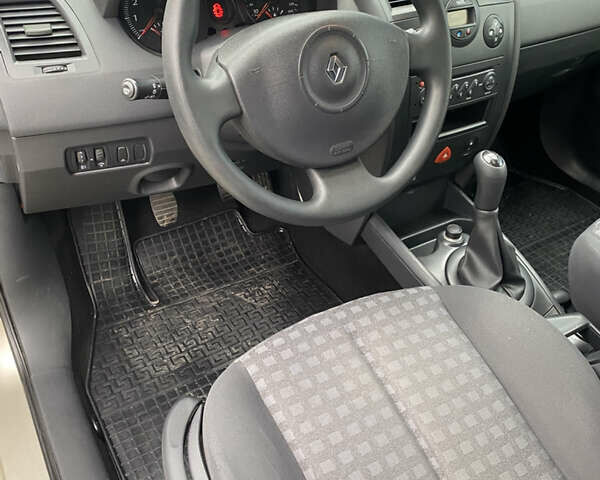Бежевый Рено Меган, объемом двигателя 1.6 л и пробегом 230 тыс. км за 5650 $, фото 8 на Automoto.ua