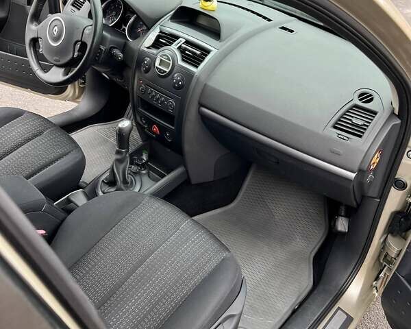 Бежевый Рено Меган, объемом двигателя 1.6 л и пробегом 274 тыс. км за 6200 $, фото 24 на Automoto.ua