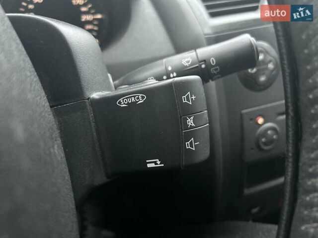 Бежевый Рено Меган, объемом двигателя 1.6 л и пробегом 248 тыс. км за 4699 $, фото 13 на Automoto.ua