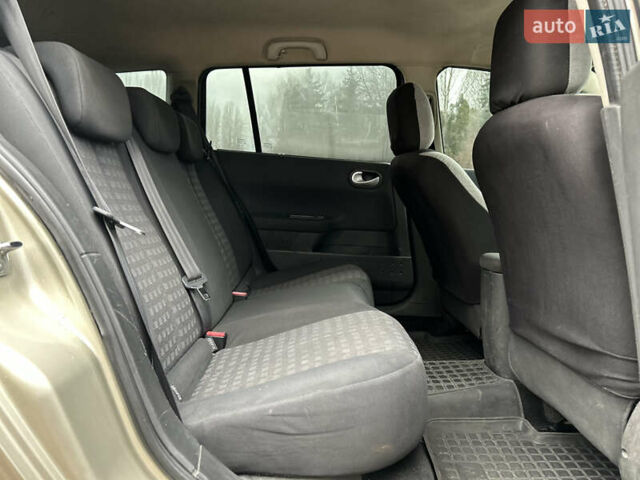 Бежевый Рено Меган, объемом двигателя 1.6 л и пробегом 248 тыс. км за 4599 $, фото 10 на Automoto.ua