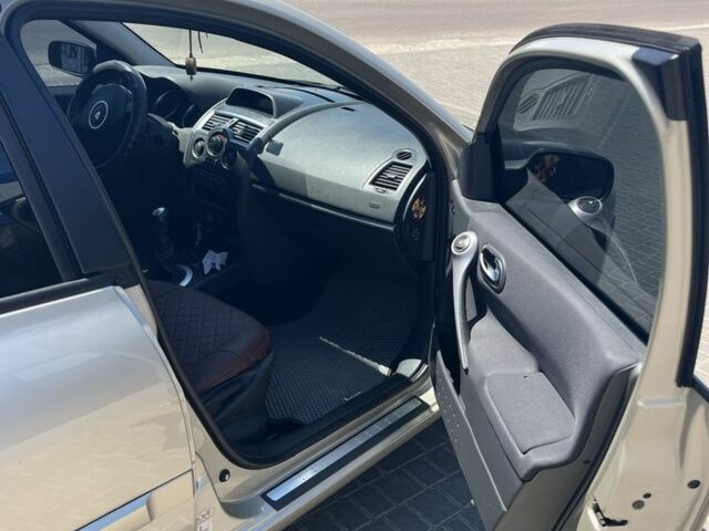 Бежевый Рено Меган, объемом двигателя 2 л и пробегом 213 тыс. км за 5000 $, фото 13 на Automoto.ua