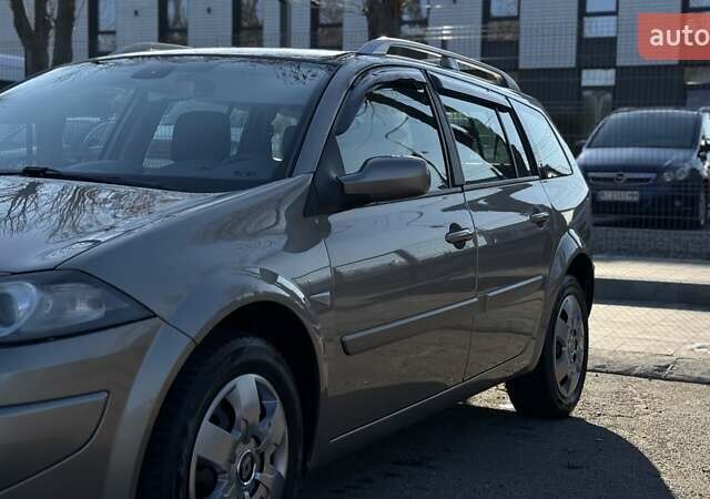 Бежевый Рено Меган, объемом двигателя 1.6 л и пробегом 209 тыс. км за 5650 $, фото 10 на Automoto.ua