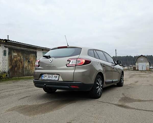 Бежевый Рено Меган, объемом двигателя 1.6 л и пробегом 209 тыс. км за 5750 $, фото 4 на Automoto.ua
