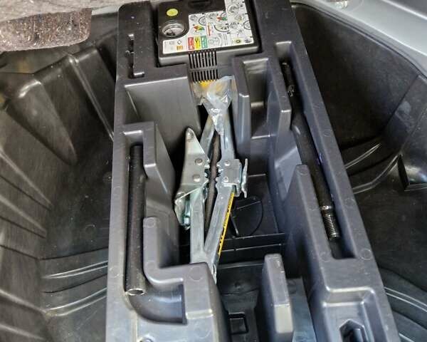 Бежевый Рено Меган, объемом двигателя 1.6 л и пробегом 255 тыс. км за 6599 $, фото 12 на Automoto.ua