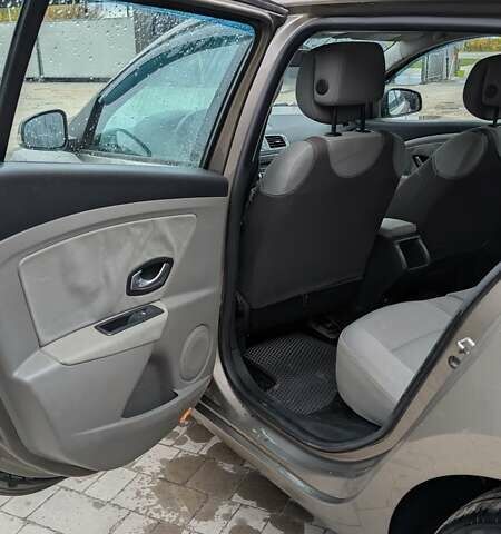 Рено Меган 2009 в Козовой на Automoto.ua Бежевый Рено Меган, объемом двигателя 1.46 л и пробегом 365 тыс. км за 5990 $, фото 7 на Automoto.ua