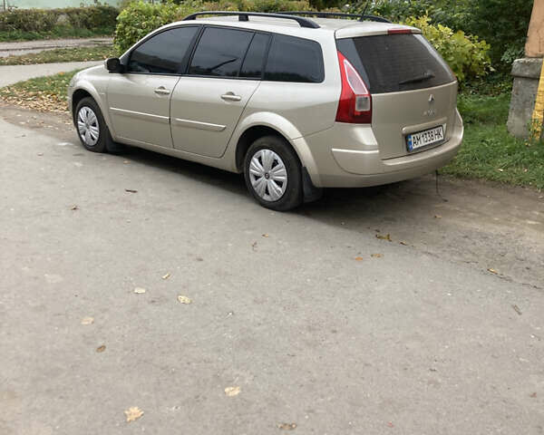 Рено Меган 2009 у Рівному на Automoto.ua Бежевий Рено Меган, об'ємом двигуна 1.6 л та пробігом 333 тис. км за 4650 $, фото 29 на Automoto.ua