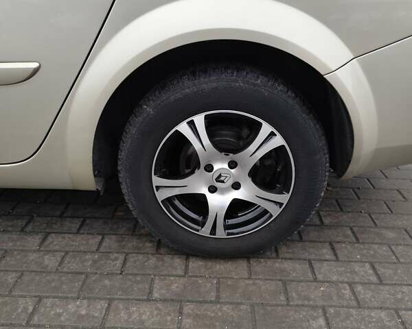 Бежевый Рено Меган, объемом двигателя 1.6 л и пробегом 191 тыс. км за 5900 $, фото 17 на Automoto.ua