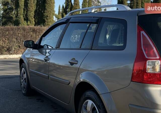 Бежевый Рено Меган, объемом двигателя 1.6 л и пробегом 209 тыс. км за 5650 $, фото 13 на Automoto.ua