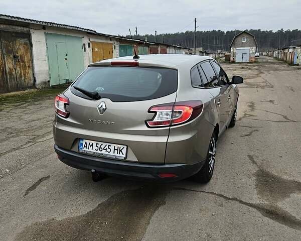 Бежевый Рено Меган, объемом двигателя 1.6 л и пробегом 209 тыс. км за 5750 $, фото 3 на Automoto.ua