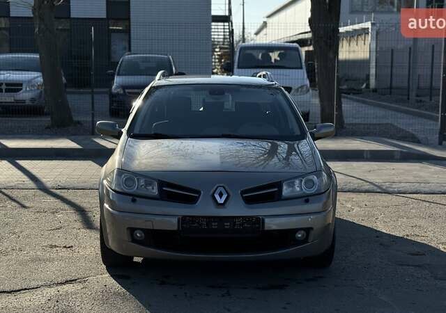 Бежевый Рено Меган, объемом двигателя 1.6 л и пробегом 209 тыс. км за 5650 $, фото 2 на Automoto.ua