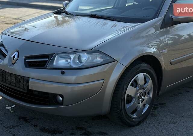 Бежевый Рено Меган, объемом двигателя 1.6 л и пробегом 209 тыс. км за 5650 $, фото 11 на Automoto.ua
