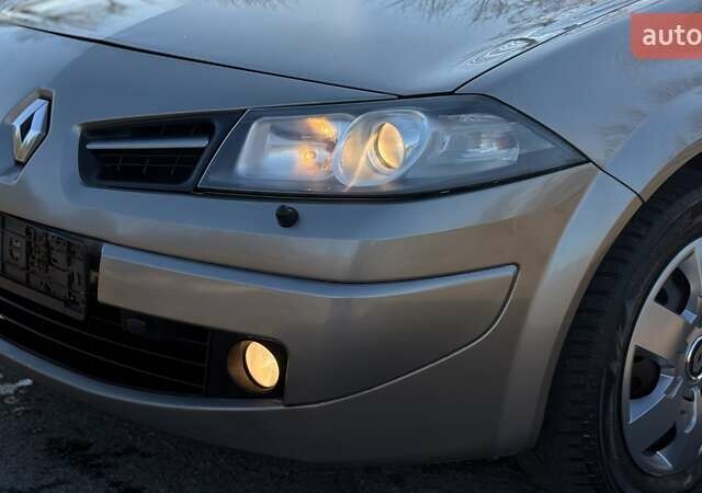 Бежевый Рено Меган, объемом двигателя 1.6 л и пробегом 209 тыс. км за 5650 $, фото 12 на Automoto.ua