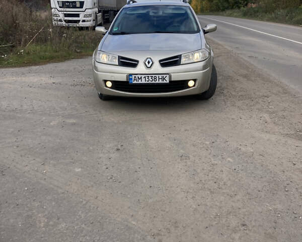 Рено Меган 2009 у Рівному на Automoto.ua Бежевий Рено Меган, об'ємом двигуна 1.6 л та пробігом 333 тис. км за 4650 $, фото 1 на Automoto.ua