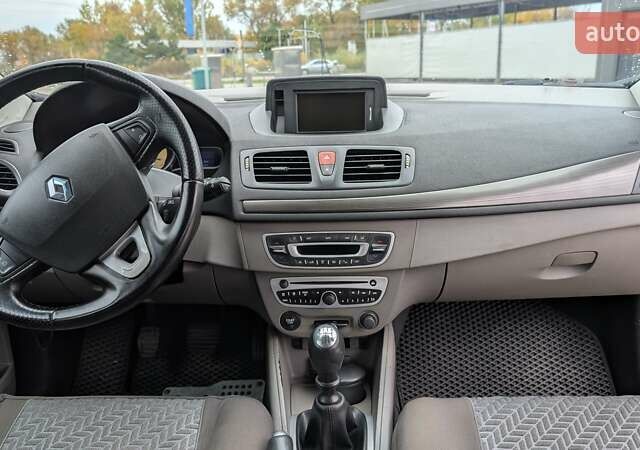 Рено Меган 2009 в Козовой на Automoto.ua Бежевый Рено Меган, объемом двигателя 1.46 л и пробегом 365 тыс. км за 5990 $, фото 20 на Automoto.ua