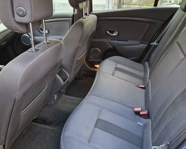 Бежевый Рено Меган, объемом двигателя 1.6 л и пробегом 255 тыс. км за 6599 $, фото 1 на Automoto.ua