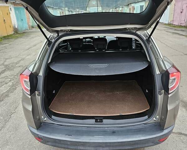 Бежевый Рено Меган, объемом двигателя 1.6 л и пробегом 209 тыс. км за 5750 $, фото 20 на Automoto.ua