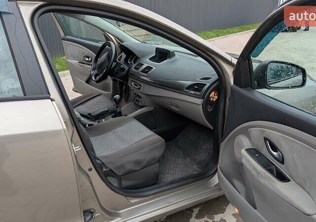 Рено Меган 2009 в Козовой на Automoto.ua Бежевый Рено Меган, объемом двигателя 1.46 л и пробегом 365 тыс. км за 5990 $, фото 12 на Automoto.ua