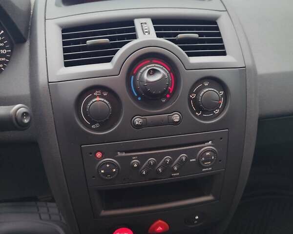 Бежевый Рено Меган, объемом двигателя 1.6 л и пробегом 191 тыс. км за 5900 $, фото 48 на Automoto.ua