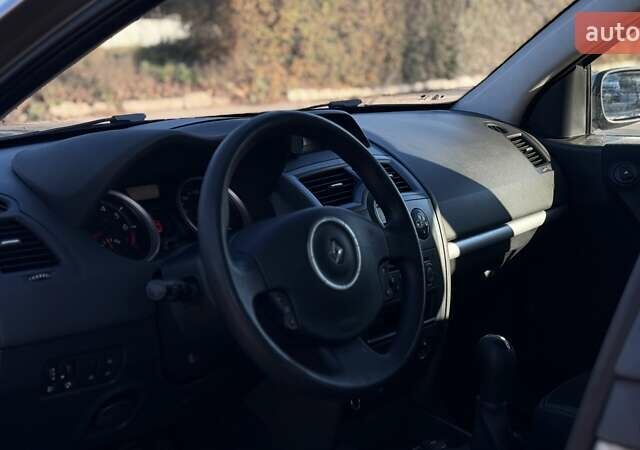 Бежевый Рено Меган, объемом двигателя 1.6 л и пробегом 209 тыс. км за 5650 $, фото 19 на Automoto.ua