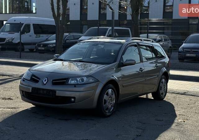 Бежевый Рено Меган, объемом двигателя 1.6 л и пробегом 209 тыс. км за 5650 $, фото 1 на Automoto.ua
