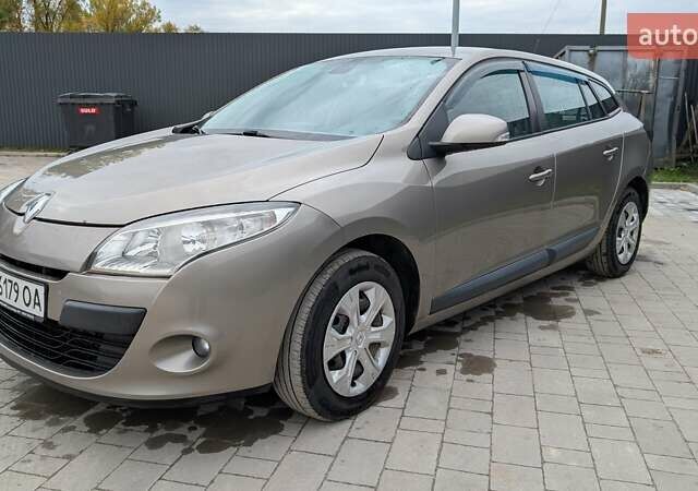 Рено Меган 2009 в Козовой на Automoto.ua Бежевый Рено Меган, объемом двигателя 1.46 л и пробегом 365 тыс. км за 5990 $, фото 2 на Automoto.ua