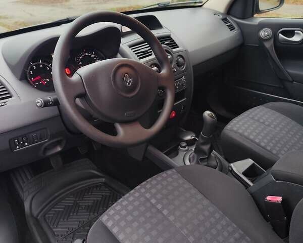 Бежевый Рено Меган, объемом двигателя 1.6 л и пробегом 191 тыс. км за 5900 $, фото 20 на Automoto.ua