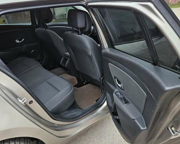 Бежевый Рено Меган, объемом двигателя 1.6 л и пробегом 209 тыс. км за 5750 $, фото 17 на Automoto.ua