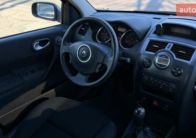 Бежевый Рено Меган, объемом двигателя 1.6 л и пробегом 209 тыс. км за 5650 $, фото 25 на Automoto.ua