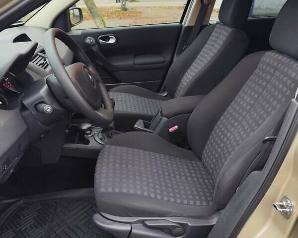 Бежевый Рено Меган, объемом двигателя 1.6 л и пробегом 191 тыс. км за 5900 $, фото 23 на Automoto.ua