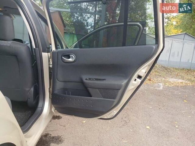 Бежевый Рено Меган, объемом двигателя 1.6 л и пробегом 227 тыс. км за 5900 $, фото 20 на Automoto.ua