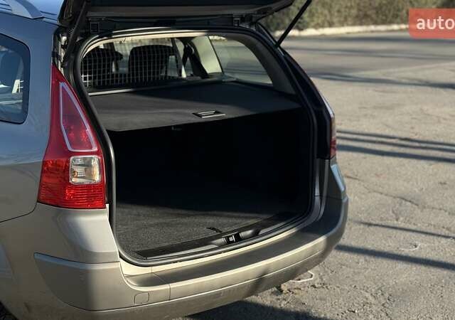 Бежевый Рено Меган, объемом двигателя 1.6 л и пробегом 209 тыс. км за 5650 $, фото 16 на Automoto.ua