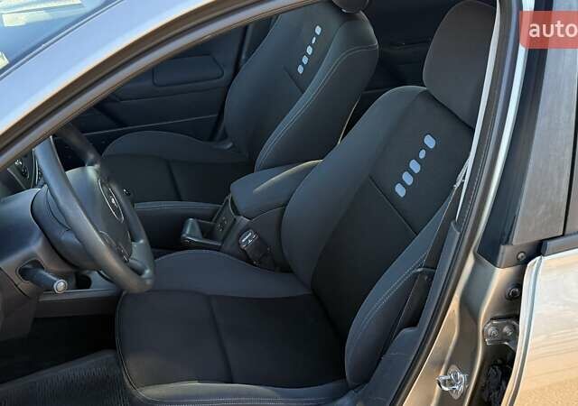 Бежевый Рено Меган, объемом двигателя 1.6 л и пробегом 209 тыс. км за 5650 $, фото 22 на Automoto.ua