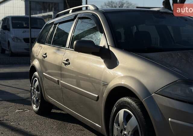 Бежевый Рено Меган, объемом двигателя 1.6 л и пробегом 209 тыс. км за 5650 $, фото 9 на Automoto.ua