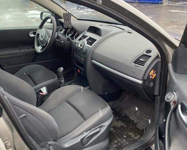 Бежевий Рено Меган, об'ємом двигуна 1.6 л та пробігом 299 тис. км за 4900 $, фото 22 на Automoto.ua