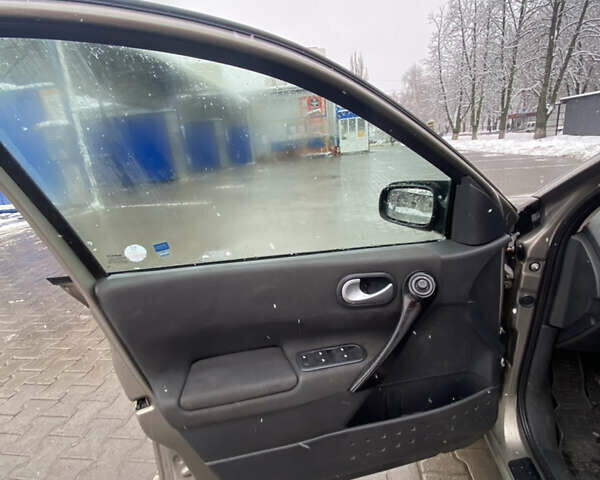 Бежевий Рено Меган, об'ємом двигуна 1.6 л та пробігом 299 тис. км за 4900 $, фото 27 на Automoto.ua