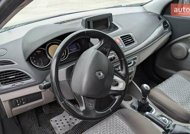 Рено Меган 2009 в Козовой на Automoto.ua Бежевый Рено Меган, объемом двигателя 1.46 л и пробегом 365 тыс. км за 5990 $, фото 10 на Automoto.ua