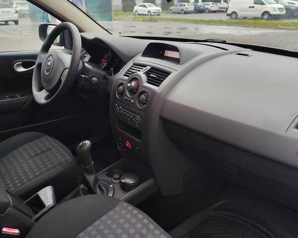 Бежевый Рено Меган, объемом двигателя 1.6 л и пробегом 191 тыс. км за 5900 $, фото 42 на Automoto.ua