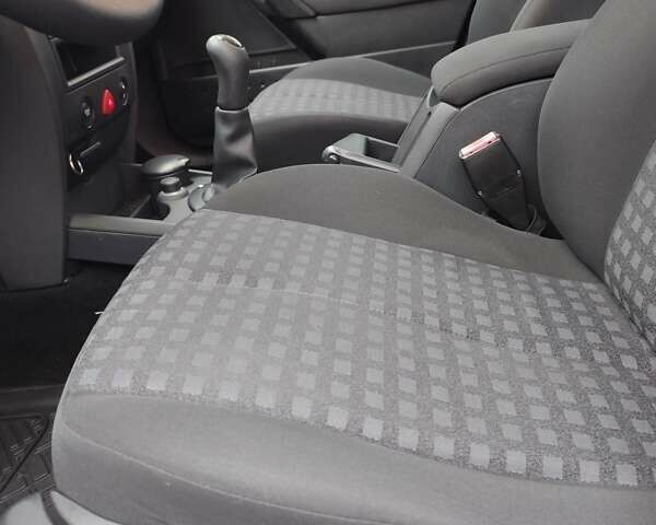 Бежевый Рено Меган, объемом двигателя 1.6 л и пробегом 191 тыс. км за 5900 $, фото 24 на Automoto.ua