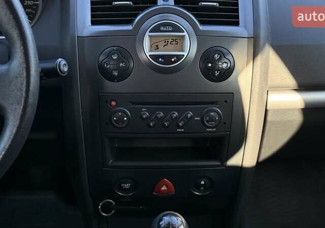 Бежевый Рено Меган, объемом двигателя 1.6 л и пробегом 209 тыс. км за 5650 $, фото 27 на Automoto.ua