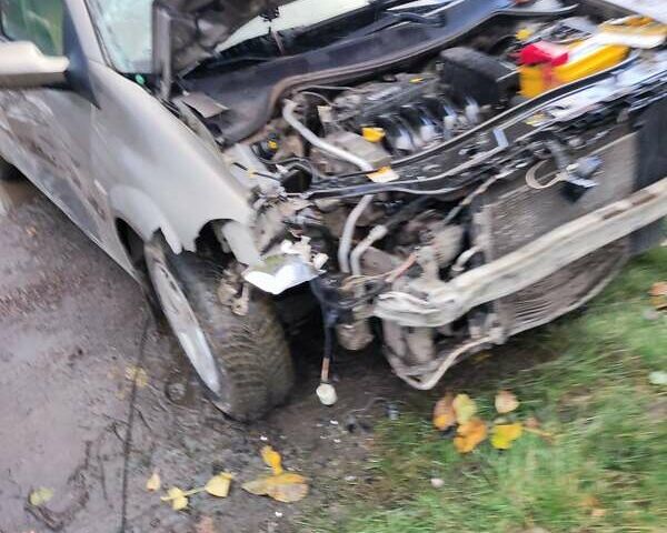 Рено Меган 2009 у Яготине на Automoto.ua Бежевий Рено Меган, об'ємом двигуна 1.6 л та пробігом 240 тис. км за 2300 $, фото 1 на Automoto.ua